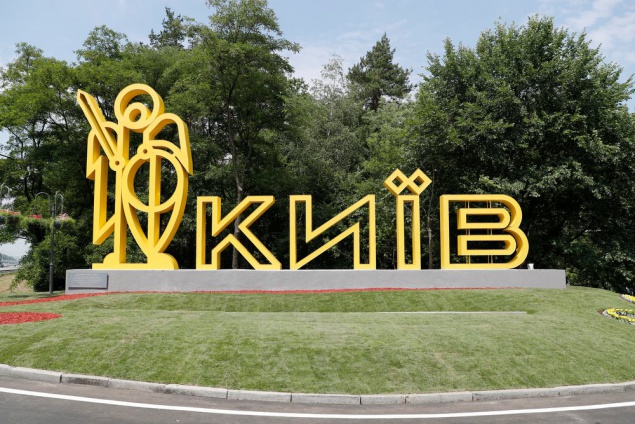 В Киеве обещают уже в этом году заменить на новые все въездные знаки (фото, видео)