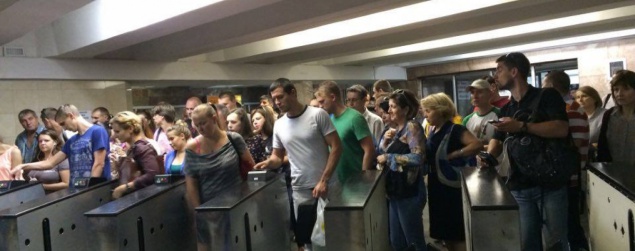 В киевском метро обещают пассажирам сохранить купленные до подорожания поездки