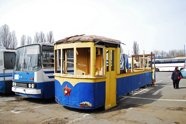 Реставрировать уникальные экспонаты музея общественного транспорта Киева в “Киевпастрансе” доверили работникам СТО