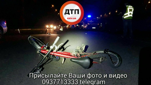 На Дарницком мосту на смерть сбит велосипедист - ехал в полной темноте, без светоотражателей (фото, видео)