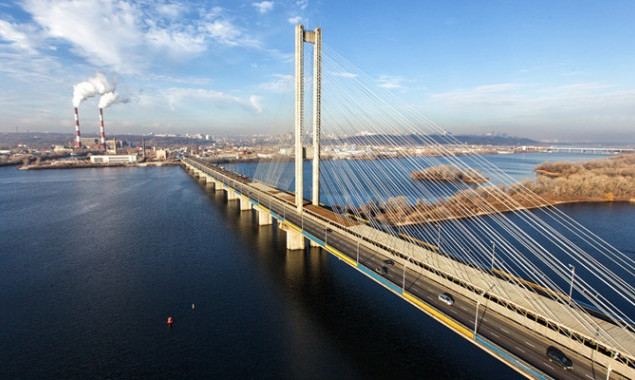 Из-за ремонта ограничат движение по Южному мосту в Киеве