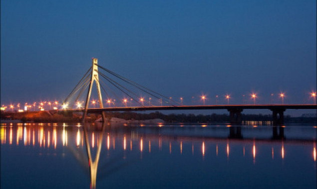 Завтра в Киеве ограничат движение транспорта по Московскому мосту