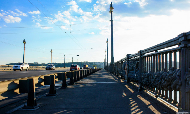 До 2 августа на одном из киевских мостов ограничат движение транспорта