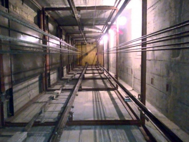 В этом году в Деснянском районе планируется провести капремонт более 100 лифтов
