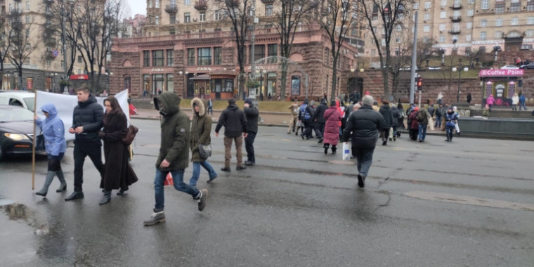 Протестующие в Киеве перекрыли Крещатик (фото)