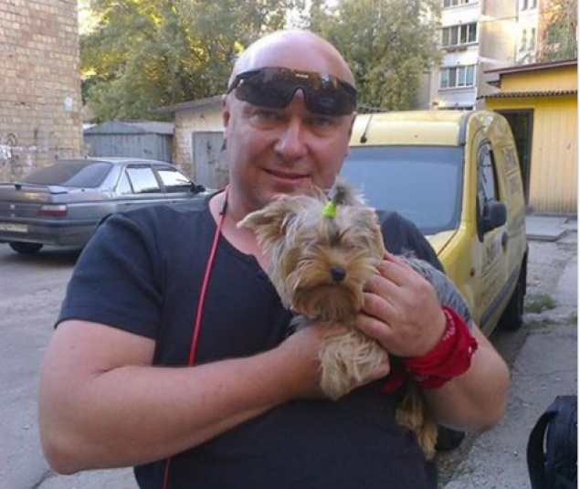 В центре Киева неизвестные сильно избили скандально известного догхантера Святогора (фото)