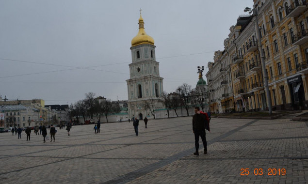 На Софийской площади в Киеве установили ограничители заезда (фото)