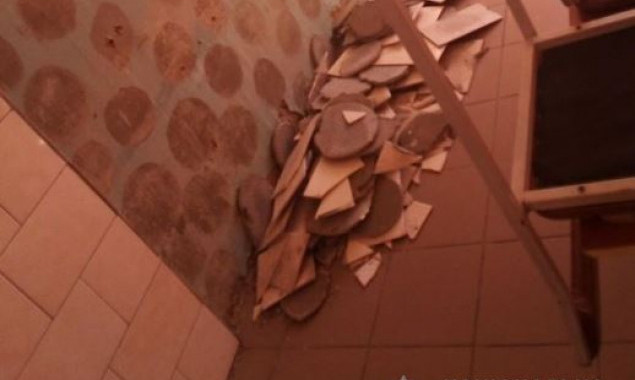 После обвала плитки на голову ученика в школе на Киевщине открыто уголовное производство (фото)