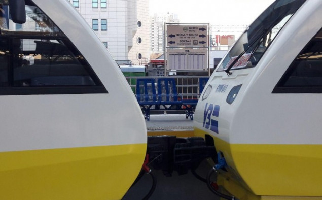 “Укрзализныця” тестирует сдвоенный состав Kyiv Boryspil Express