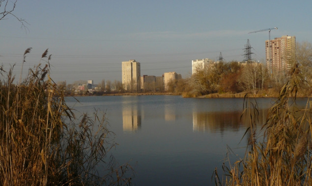 КП “Плесо” уличили в растрате 37 млн гривен на ремонте ливневой канализации и благоустройстве озер Киева