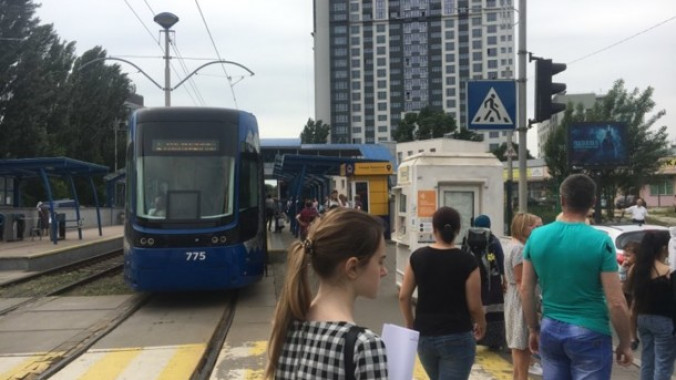 Движение скоростных трамваев остановилось в Киеве