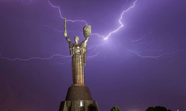 Завтра, 27 июня, в Киеве ожидается гроза, возможен град