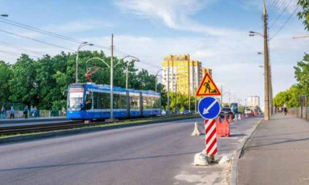 С 22 июня в Киеве из-за ремонта путепровода возле железнодорожной платформы “Борщаговка” ограничивается движение трех трамваев (схемы)