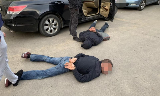 На Киевщине полиция задержала похитителей платежного терминал из супермаркета (фото, видео)