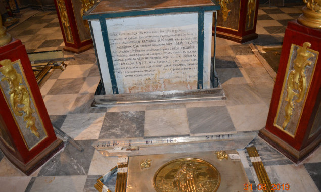 В Андреевской церкви в Киеве реставраторы обнаружили неизвестную ранее надпись (фото)