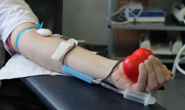 За три недели октября жители Киева сдали более 190 литров крови