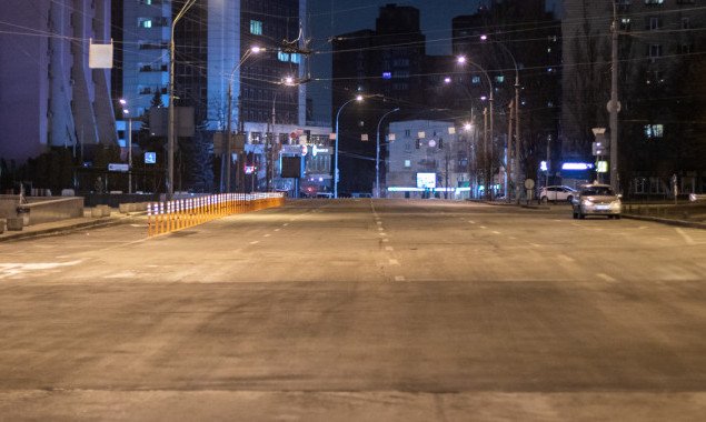 На улице Антоновича в Киеве восстановили движение транспорта после прорыва трубопровода (фото, видео)