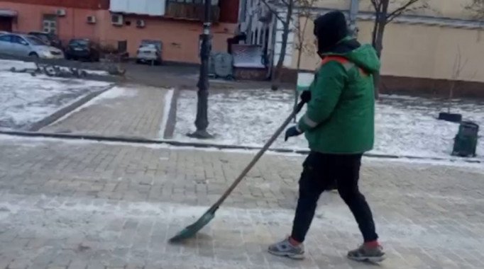 Кличко опубликовал видео с работающими на благо города вандалами с Аллеи художников