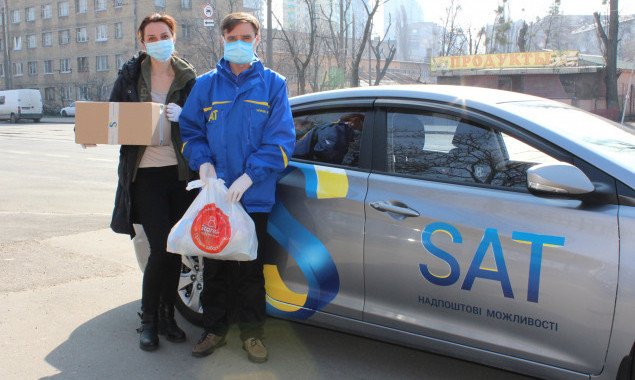 Украинская транспортная компания решила на период карантина бесплатно доставлять продукты пожилым людям в Киеве