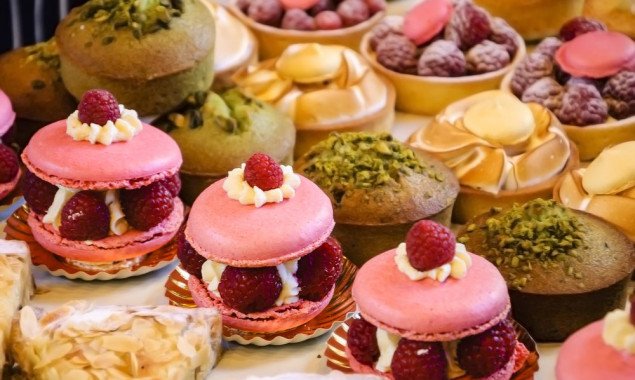 Солодощі онлайн: де замовити десерти з доставкою