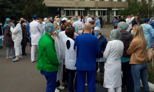 Персонал столичной больницы №8 вышел на протест из-за невыплаты обещанных надбавок (фото, видео)