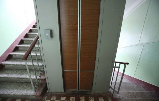 В 44 домах Дарницкого, Деснянского и Голосеевского районов Киева отремонтируют лифты (адреса)