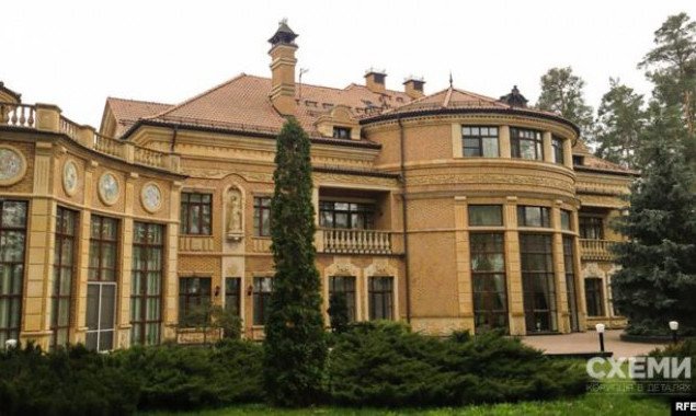 Владимир Зеленский продал свой дом в Иванковичах и поселился на госдаче №29 в Конча-Заспе (видео)