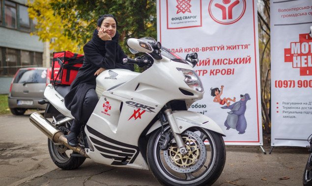 С начала года волонтеры “Мотохелп” осуществили более 100 срочных доставок крови по Киеву и области