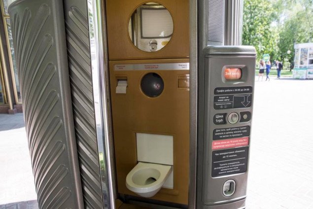 Столичные власти отчитались об установке шести автоматических общественных туалетов в центре Киева