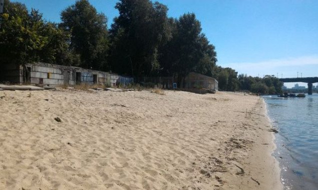 Прокуратура пытается вернуть в столичную собственность участок пляжа “Золотой” на Венецианском острове (фото)