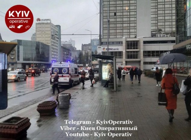 В Киеве эвакуируют людей из двух ТРЦ из-за сообщений о минировании