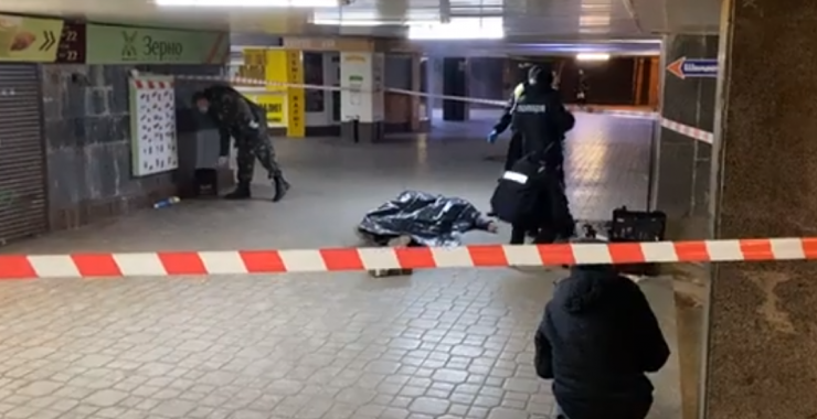 В подземном переходе на Майдане Независимости зарезали человека (видео)