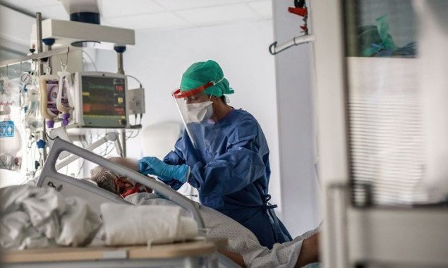 В Украине зафиксировано более 2,5 тысяч новых носителей коронавирусной болезни