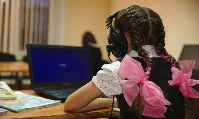 Киевские школьники после завершения весенних каникул начнут учиться в дистанционном режиме