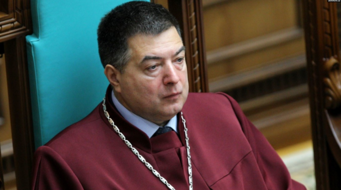 Зеленский отменил указы Януковича о назначение двух судей КСУ: главы Тупицкого и Касминина