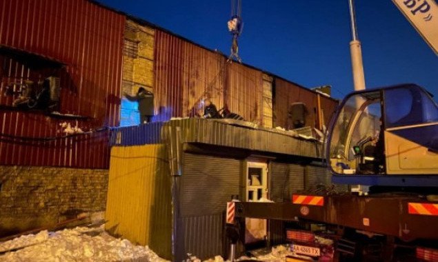 В Киеве за неделю коммунальщики демонтировали 63 незаконных элемента благоустройства (фото)
