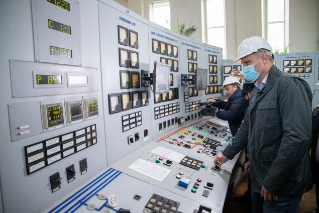 Виталий Кличко: На Дарницкой ТЭЦ уже установили два новых электрофильтра газоочистки и до конца года введут в эксплуатацию еще один (фото)