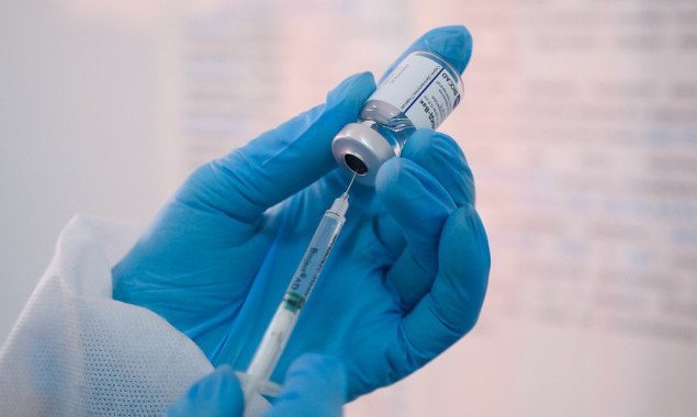 Киевским клиникам выделили вакцину от ковида
