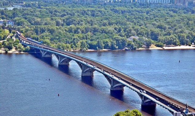 Киев начал готовиться к реконструкции моста Метро