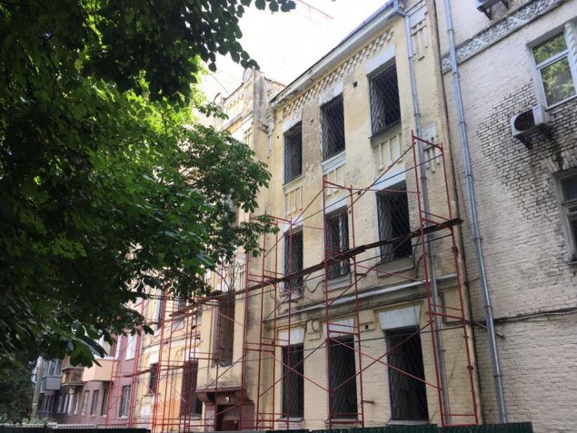 В Киеве приостановлена скандальная стройка в Никольском переулке (документ)