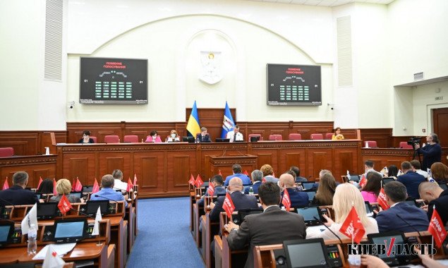 Киевсовет разрешил тратить деньги из “депутатских фондов” на помощь внутренне перемещенным лицам