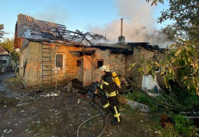 В Деснянском районе столицы на пожаре в частном доме погибла женщина (фото)