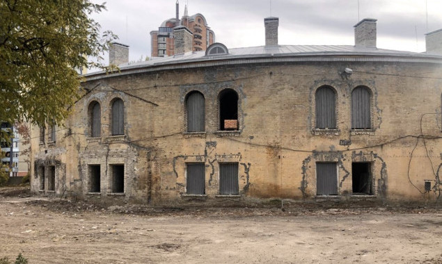 Киевсовет передал музею “Киевская крепость” землю для реставрации Наводницкой башни
