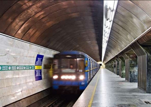 На станции метро “Дорогожичи” умерла женщина