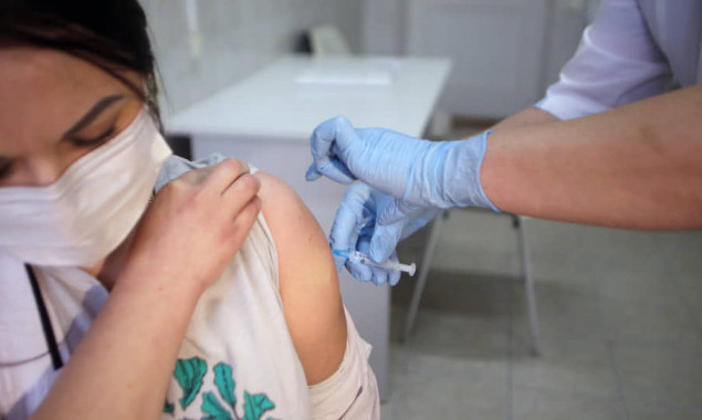 В минувшее воскресенье в Украине против COVID-19 вакцинировались почти 94 тысячи человек