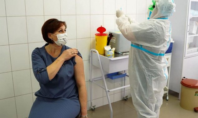 В Украине за сутки почти 200 тысяч человек вакцинировались против COVID-19