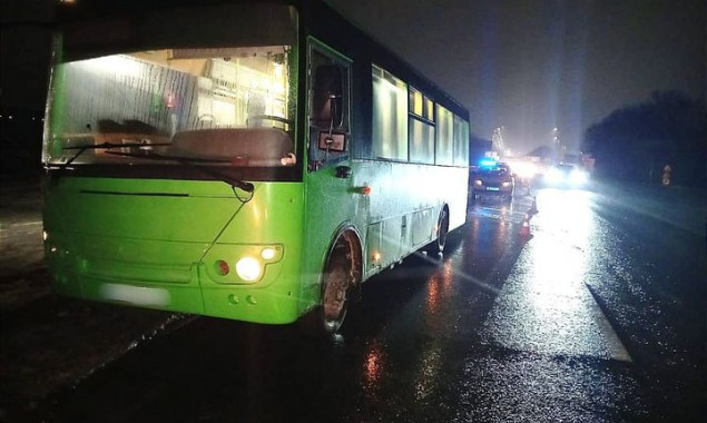 За минувшие выходные в ДТП с автобусами на Киевщине пострадали два пешехода