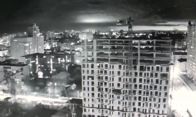 Ворог обстріляв Бровари на Київщині, є поранені (відео)