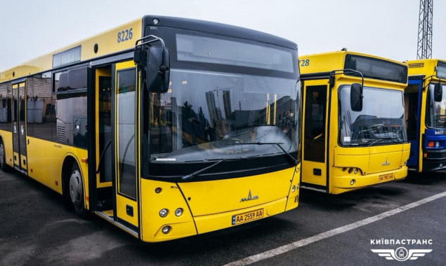У Києві за постійними схемами руху відновили роботу два автобусні маршрути