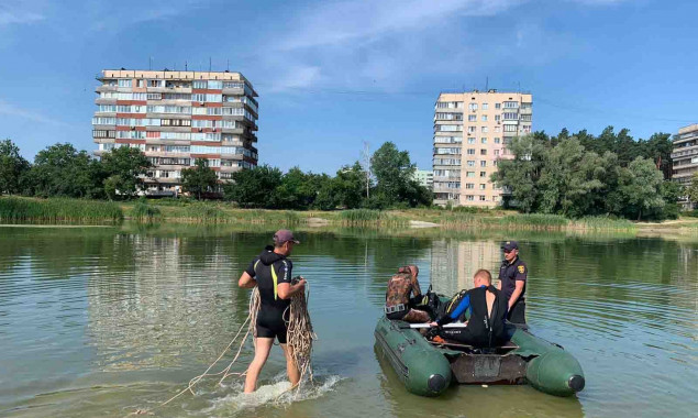 У Броварах на Київщині знайшли тіло жінки, яка напердодні потонула в озері